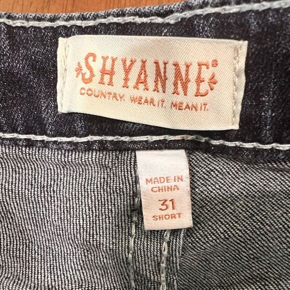 Shyanne Bootcut Flare Jeans Dark Wash Western Stitched Pockets Short 31W x 32L - Picture 6 of 7